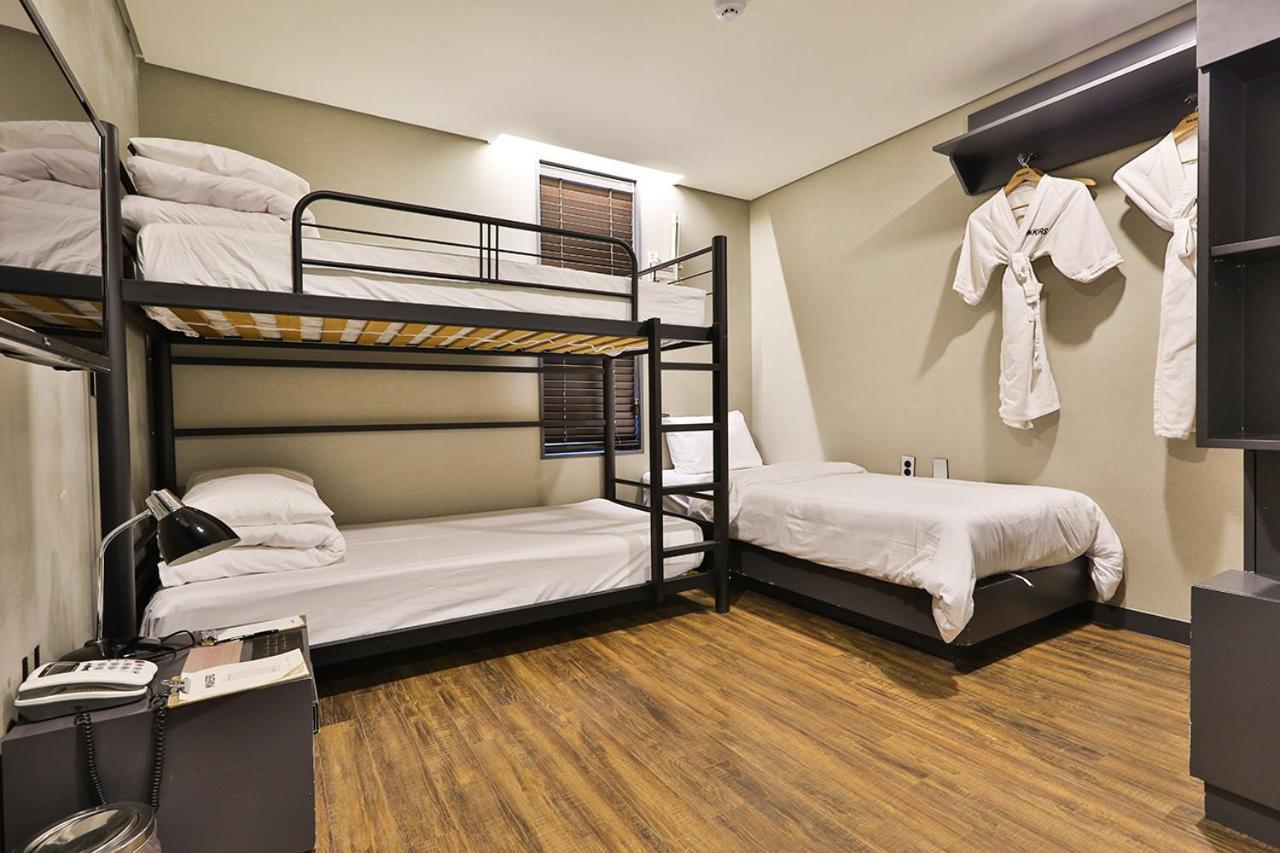 Jongro Makers X Pretty Hotel Сеул Номер фото